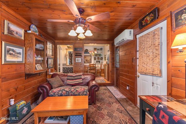 2131 Grand Boulevard, Niskayuna, NY 12309