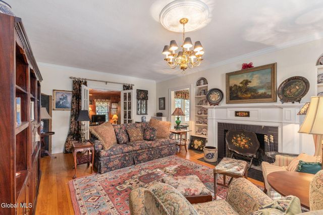 2131 Grand Boulevard, Niskayuna, NY 12309