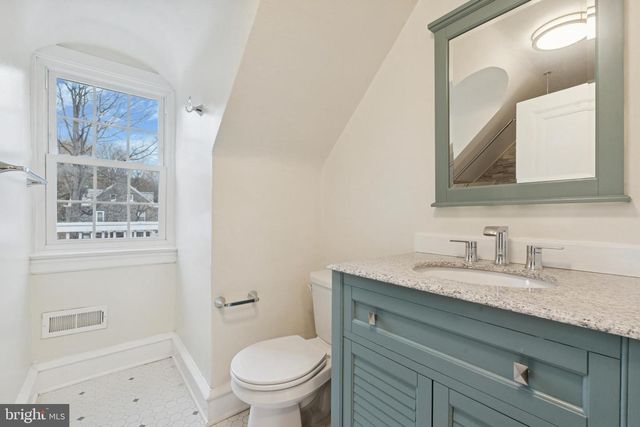 62 W LODGES LN, Bala Cynwyd, PA 19004