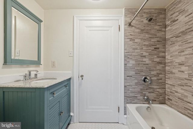 62 W LODGES LN, Bala Cynwyd, PA 19004