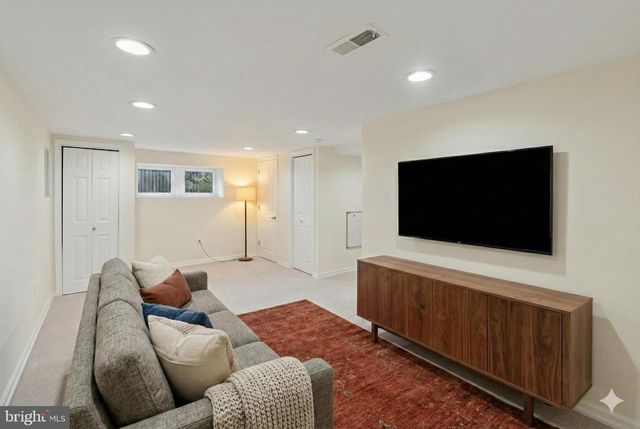 62 W LODGES LN, Bala Cynwyd, PA 19004