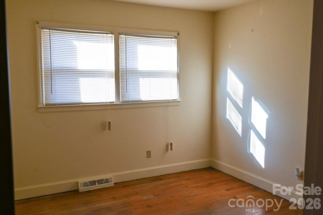 1121 Grovewood Drive, Charlotte, NC 28208