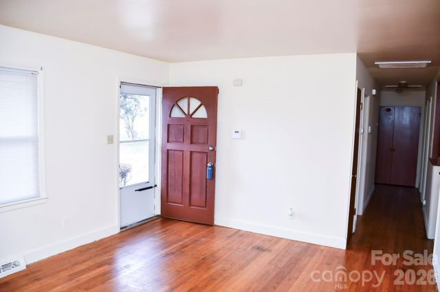 1121 Grovewood Drive, Charlotte, NC 28208