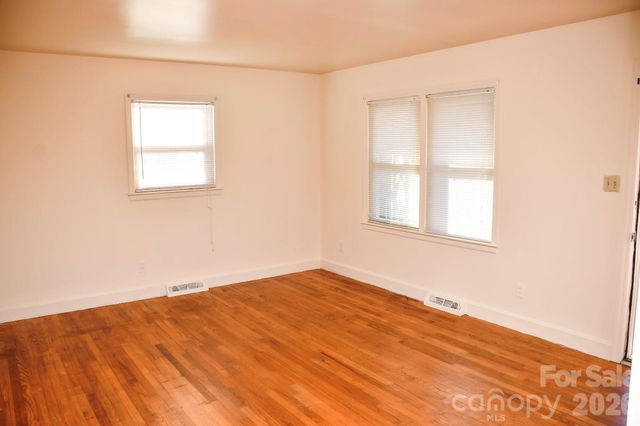 1121 Grovewood Drive, Charlotte, NC 28208