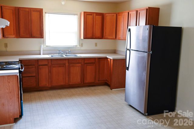 1121 Grovewood Drive, Charlotte, NC 28208