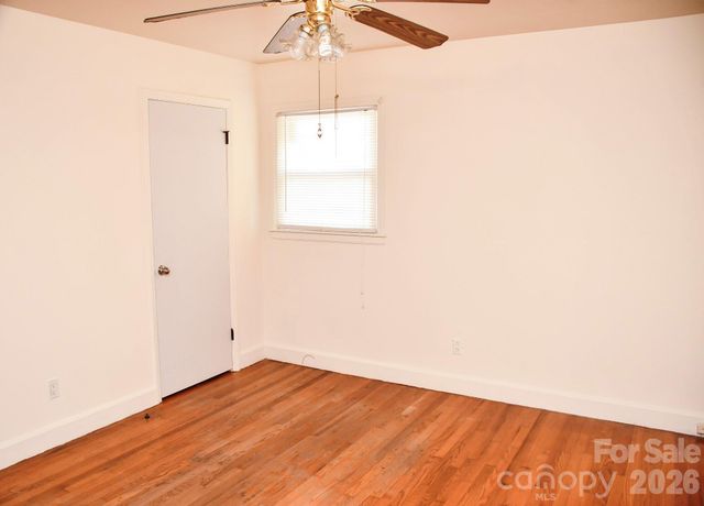 1121 Grovewood Drive, Charlotte, NC 28208