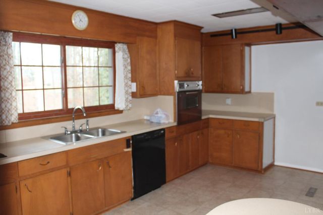 718 Sunset Drive, Bedford, VA 24523