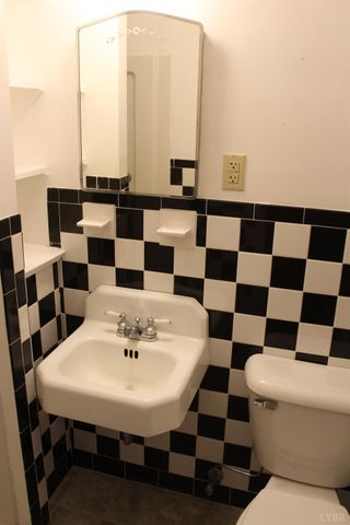 718 Sunset Drive, Bedford, VA 24523