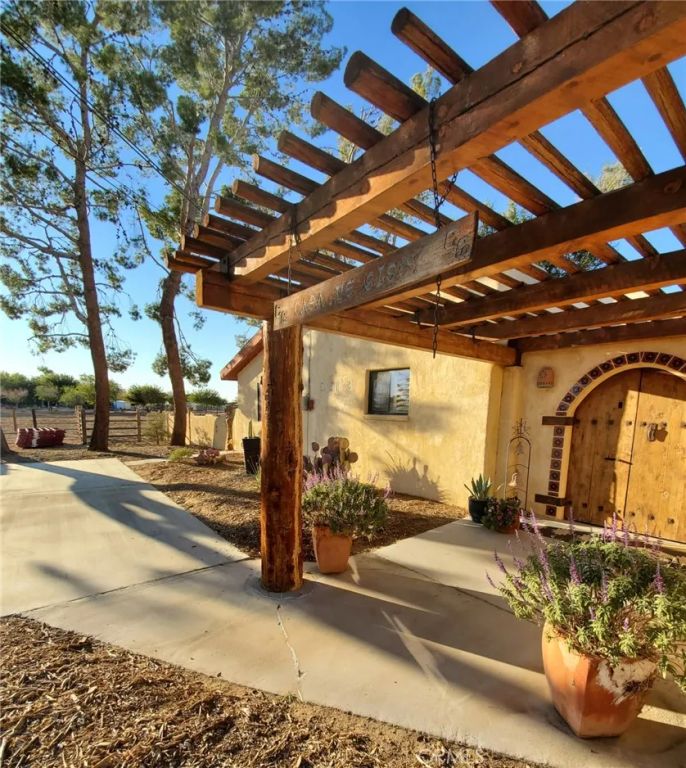 11524 Deep Creek Road, Apple Valley, CA 92308