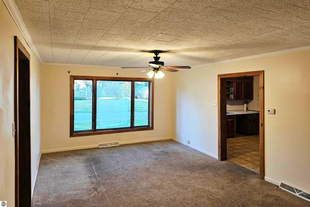 Image 10 of property listing at 420 S Clinton, St Louis, MI 48880