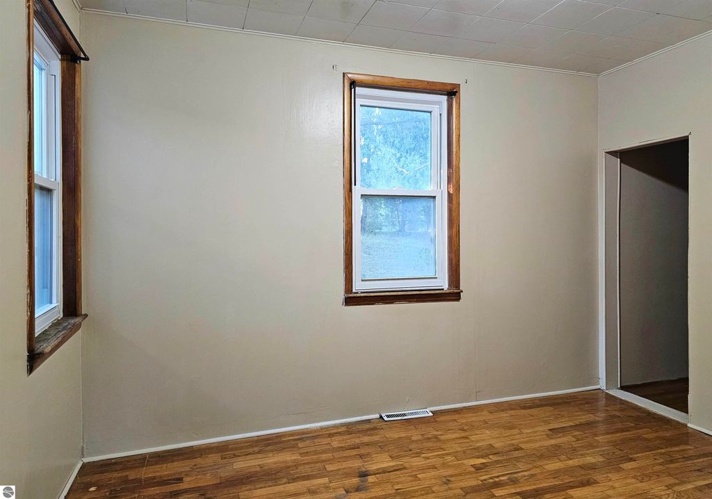 Image 11 of property listing at 420 S Clinton, St Louis, MI 48880