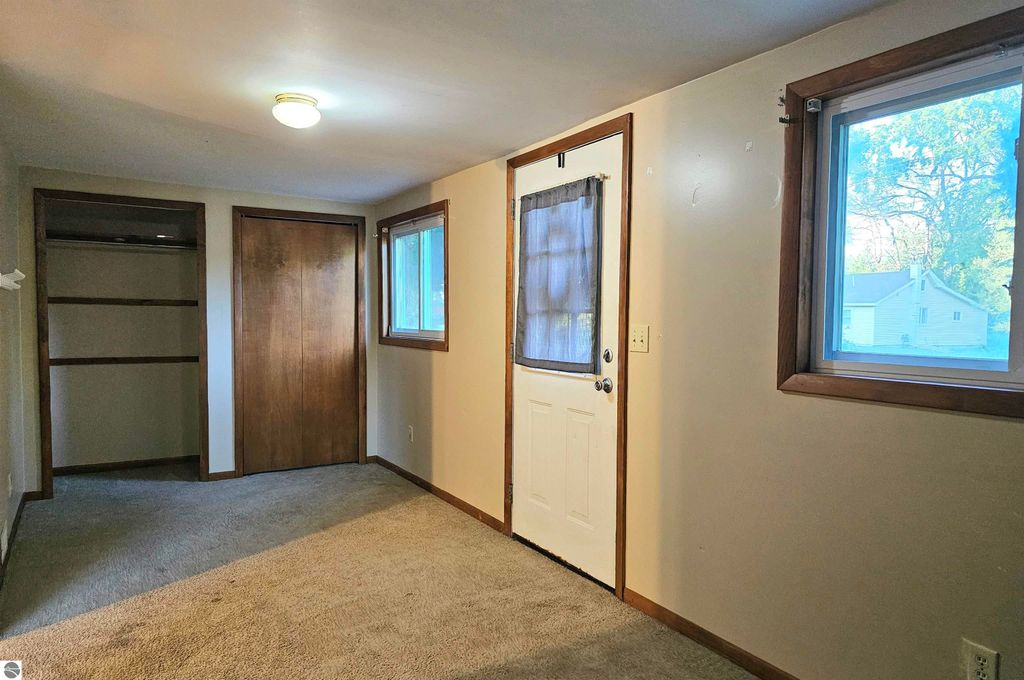 Image 13 of property listing at 420 S Clinton, St Louis, MI 48880