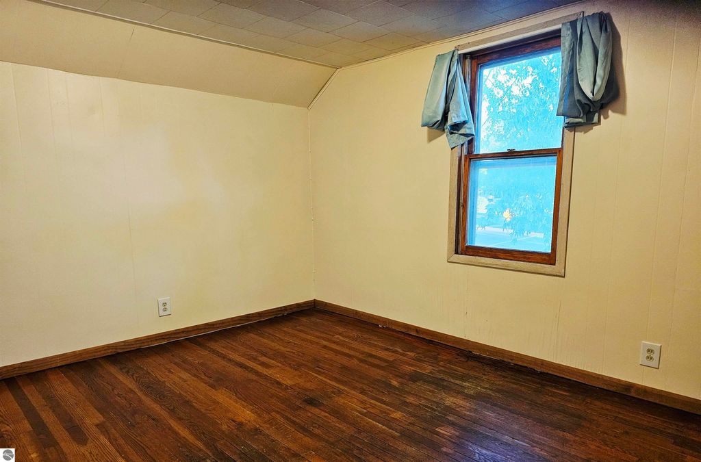 Image 14 of property listing at 420 S Clinton, St Louis, MI 48880