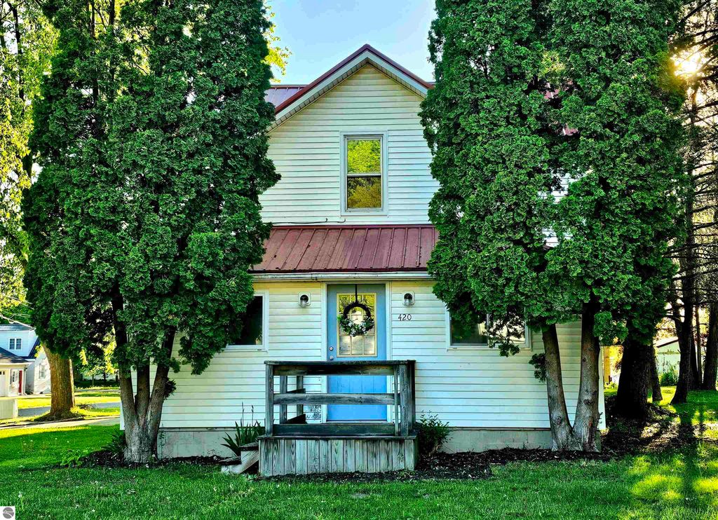 Image 2 of property listing at 420 S Clinton, St Louis, MI 48880
