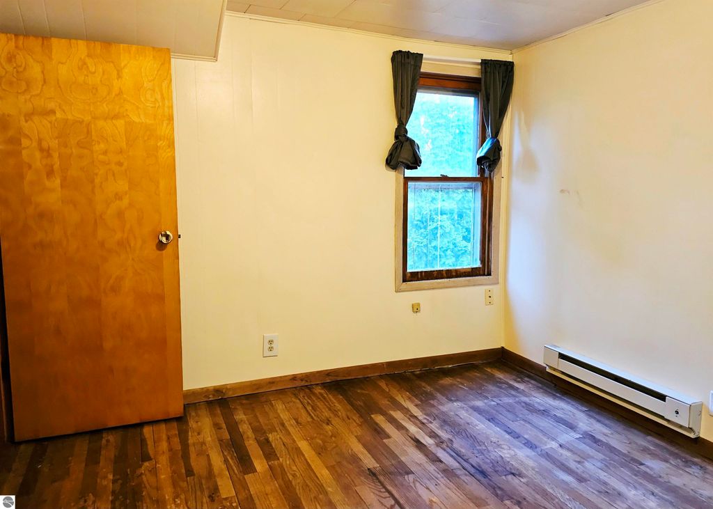 Image 20 of property listing at 420 S Clinton, St Louis, MI 48880
