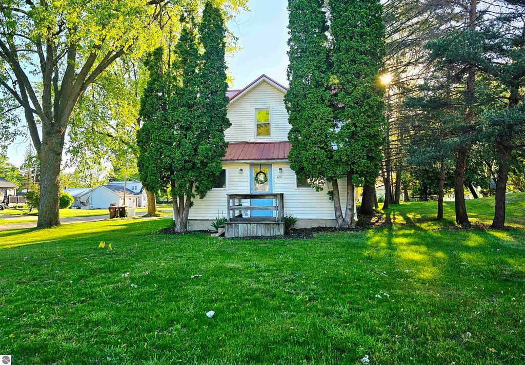 Image 3 of property listing at 420 S Clinton, St Louis, MI 48880
