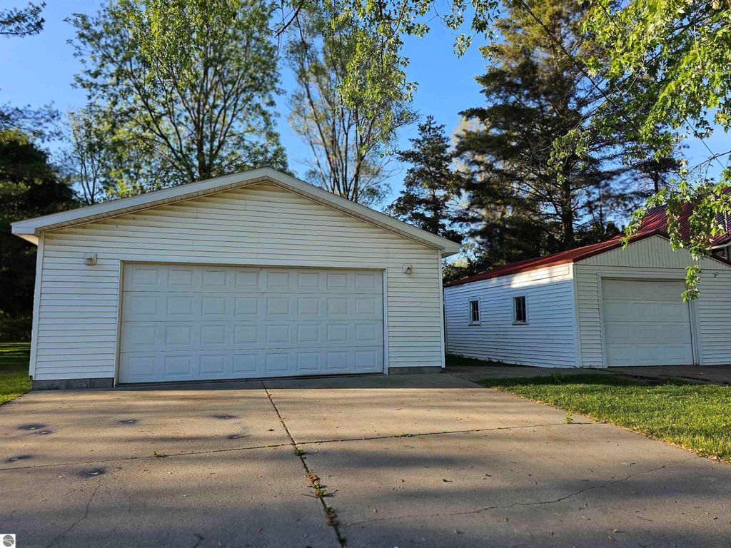 Image 32 of property listing at 420 S Clinton, St Louis, MI 48880