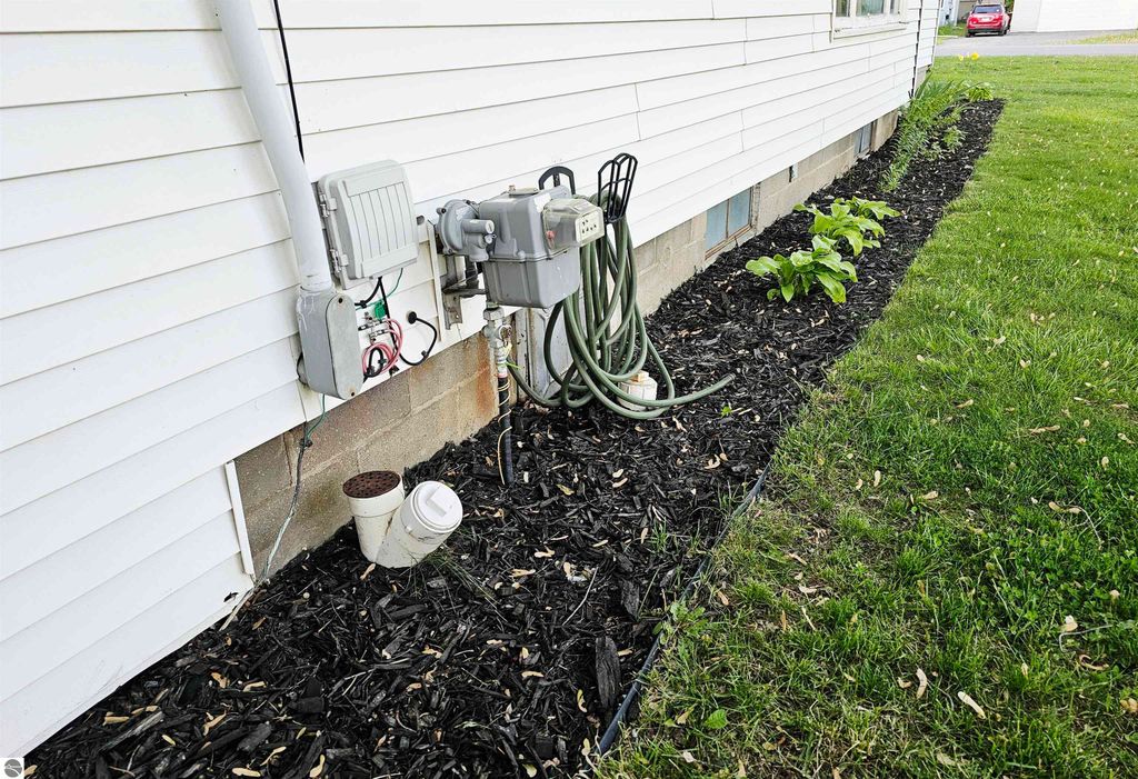 Image 39 of property listing at 420 S Clinton, St Louis, MI 48880