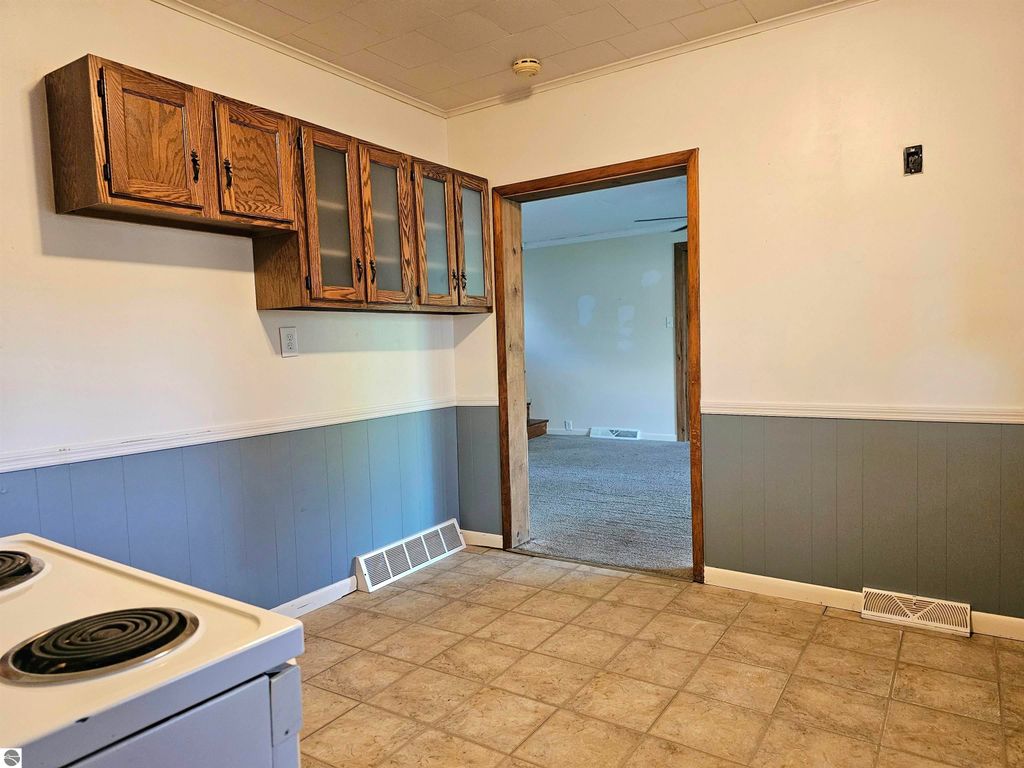 Image 6 of property listing at 420 S Clinton, St Louis, MI 48880