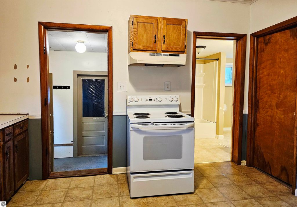 Image 7 of property listing at 420 S Clinton, St Louis, MI 48880