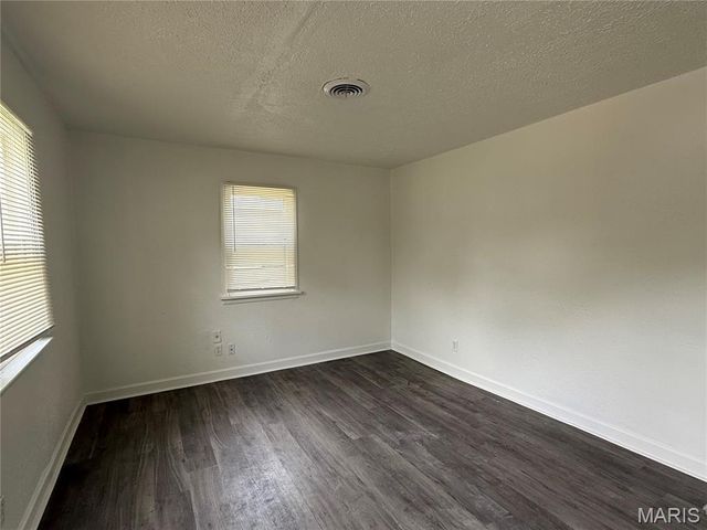 470 Mueller Avenue, St Louis, MO 63135
