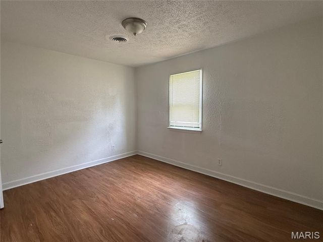470 Mueller Avenue, St Louis, MO 63135