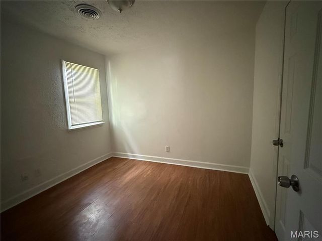 470 Mueller Avenue, St Louis, MO 63135