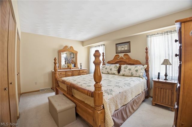 379 Wyndclift Place, Austintown, OH 44515