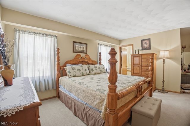 379 Wyndclift Place, Austintown, OH 44515