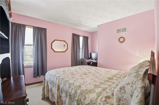 379 Wyndclift Place, Austintown, OH 44515