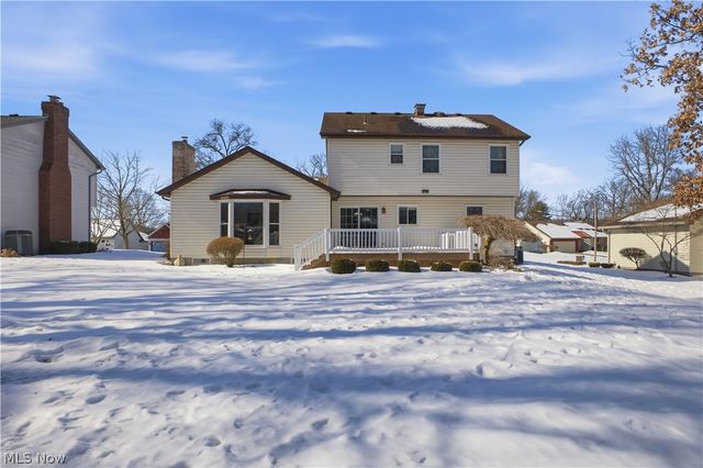 379 Wyndclift Place, Austintown, OH 44515