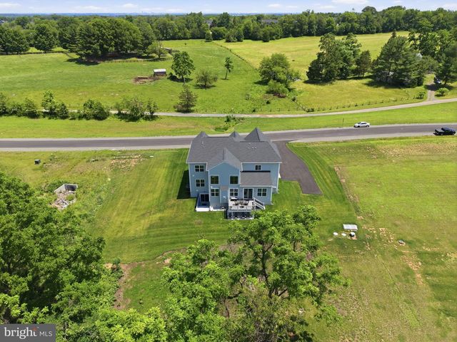 40452 WINDYHILL FARMS DR, Aldie, VA 20105