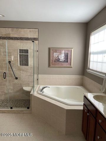 14 Cromwell Lane, Jackson, NJ 08527