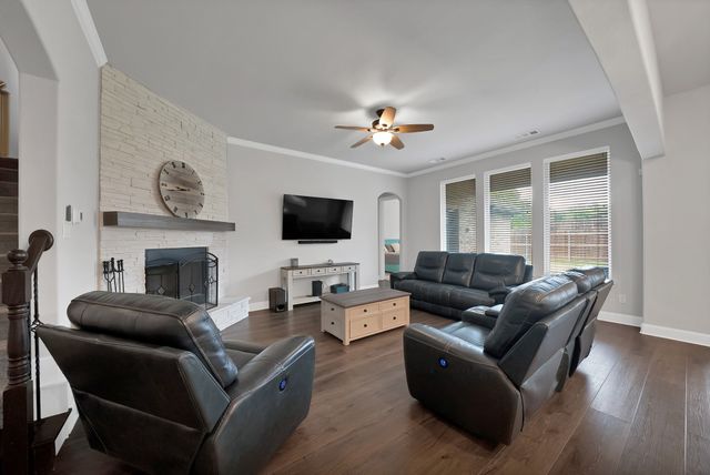 1905 Silver Falls Drive, Burleson, TX 76028