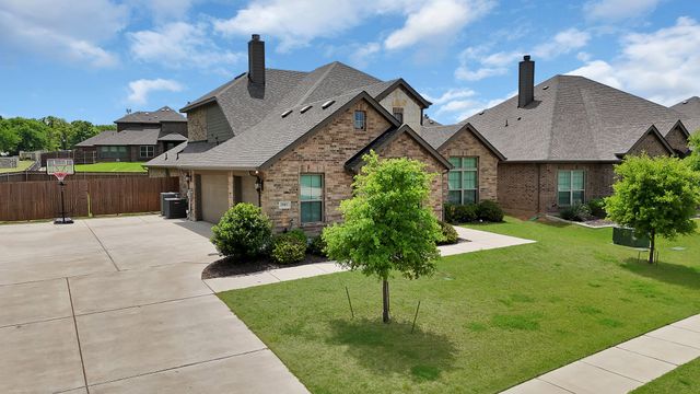 1905 Silver Falls Drive, Burleson, TX 76028