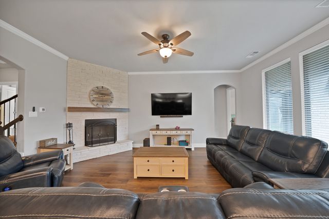 1905 Silver Falls Drive, Burleson, TX 76028