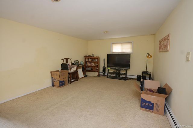 96 Cedar Drive W, Plainview, NY 11803