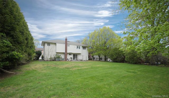 96 Cedar Drive W, Plainview, NY 11803