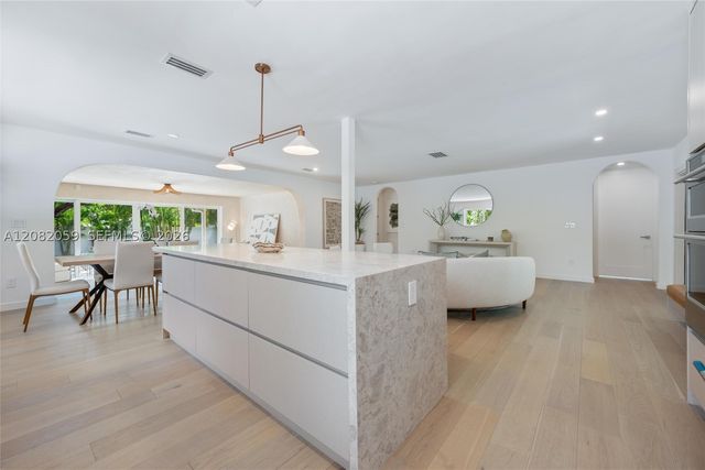 10619 NE 10th Pl, Miami Shores, FL 33138