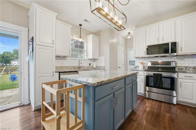 910 Hanson DR, Newport News, VA 23602