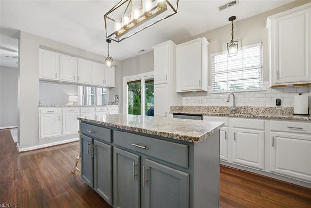 910 Hanson DR, Newport News, VA 23602