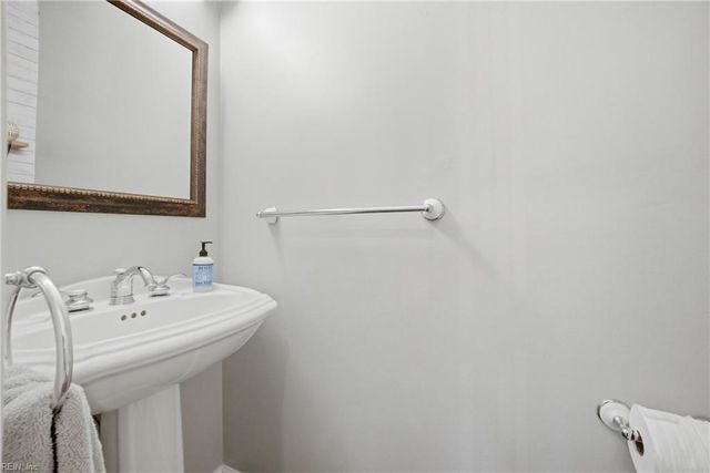 910 Hanson DR, Newport News, VA 23602