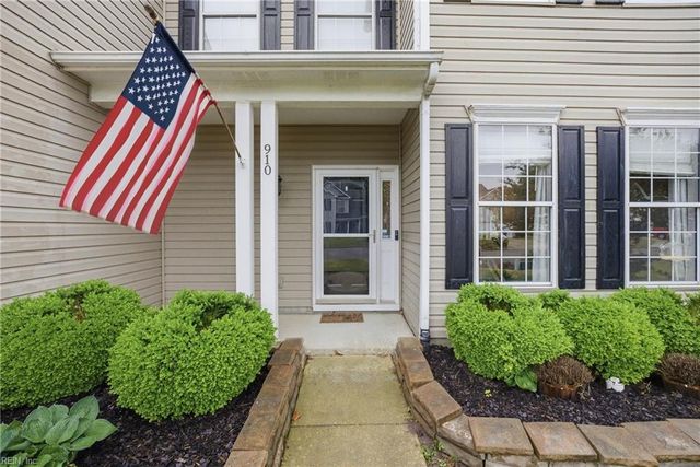 910 Hanson DR, Newport News, VA 23602
