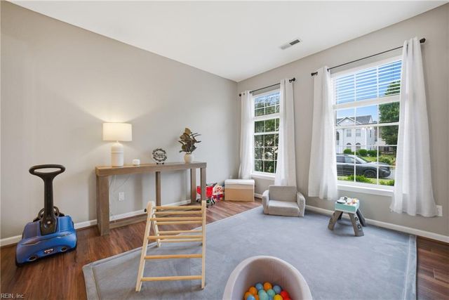 910 Hanson DR, Newport News, VA 23602