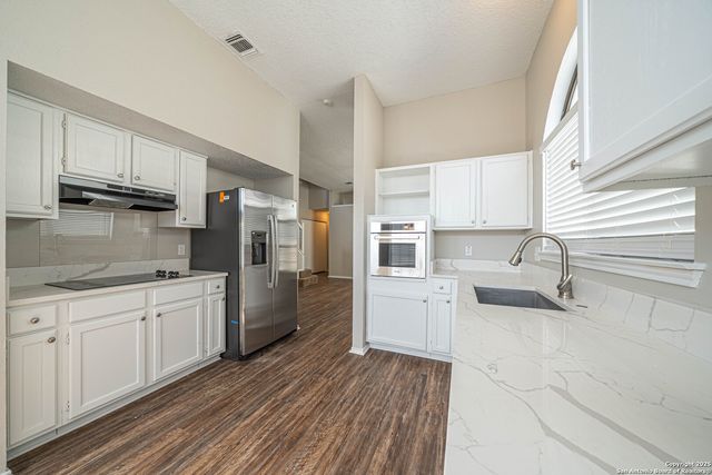 9323 Valley Hedge, San Antonio, TX 78250