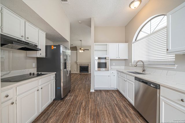 9323 Valley Hedge, San Antonio, TX 78250