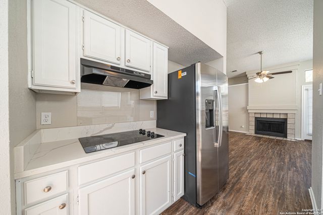 9323 Valley Hedge, San Antonio, TX 78250