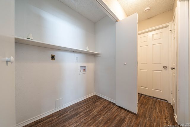 9323 Valley Hedge, San Antonio, TX 78250