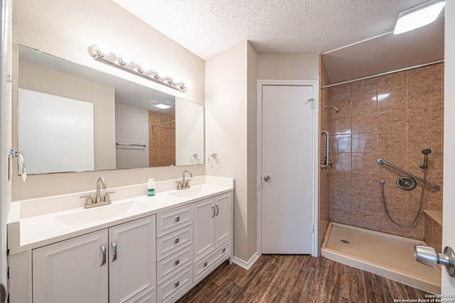 9323 Valley Hedge, San Antonio, TX 78250