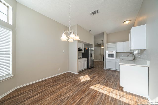 9323 Valley Hedge, San Antonio, TX 78250